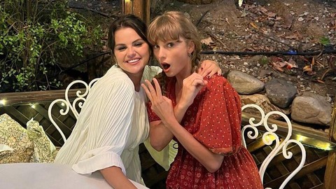 Selena Gomez Beri Reaksi Menyentuh Hati Usai Taylor Swift Dilamar Travis Kelce