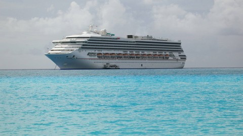 Biaya BBM Melonjak, Perusahaan Kapal Pesiar di AS Pangkas Proyeksi Laba Tahunan