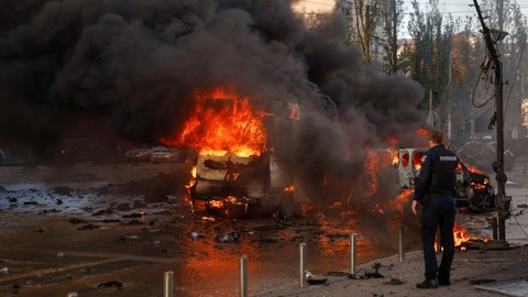 Foto: Kekacauan Usai Serangan Rusia di Pusat Kota Kiev, Ukraina