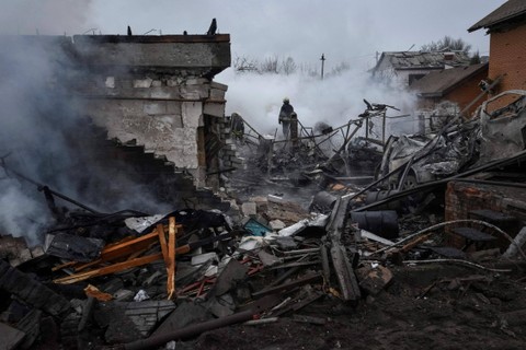 Foto: Kerusakan Rumah Warga di Dnipro, Ukraina, Akibat Serangan Rudal Rusia