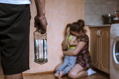 Pegawai Bank di Surabaya Ditangkap karena Aniaya Istri di Depan Anak-Anaknya