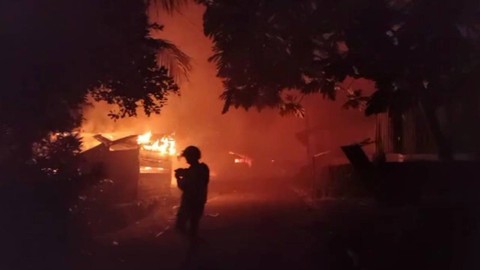 Bentrok di Tual, Maluku: Rumah Dibakar, 13 Orang termasuk Polisi Terluka