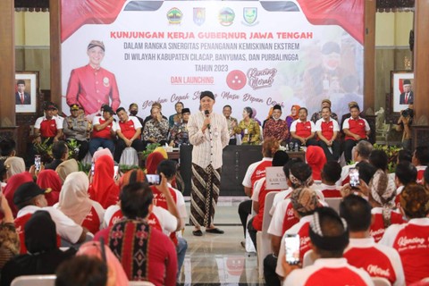 Tekan Angka Stunting di Jateng, Ganjar Launching Program 'KANCING MERAH'