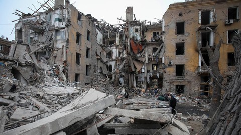 Foto: Serangan Rudal Rusia Hancurkan Daerah Pemukiman Warga sipil Ukraina