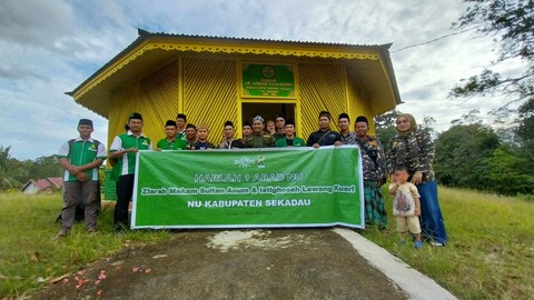 Peringati 1 Abad Nahdlatul Ulama, PCNU Sekadau Ziarah ke Makam Sultan Anum