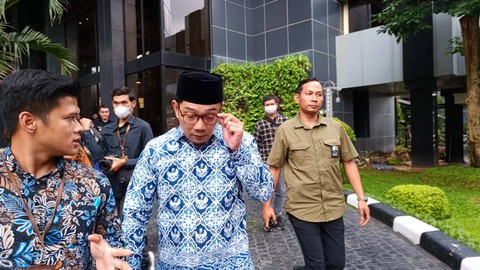 Guru Muda di Cirebon Dipecat karena Sebut Ridwan Kamil dengan Kata 'Maneh'