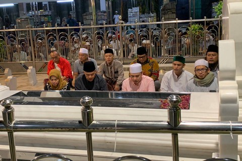 Ganjar 'Nyadran' ke Makam Wali Songo Jelang Ramadhan, Dimulai Makam Sunan Ampel