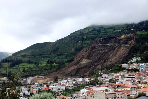 Foto: Longsor di Ekuador, 7 Orang Tewas dan 50 Orang Hilang