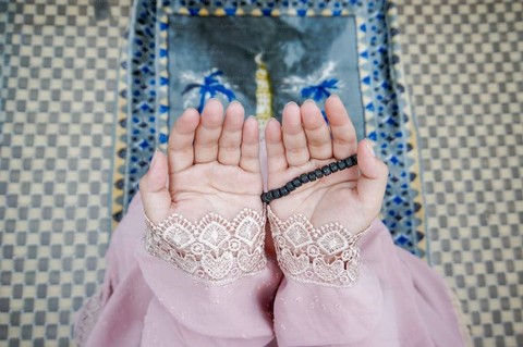 Niat Puasa Ramadhan: Latin, Arab, dan Terjemahannya