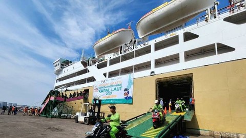 1.100 Pemudik Bermotor Tiba di Pelabuhan Tanjung Emas Semarang