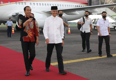 Jokowi-Ganjar Tiba di Solo, Disambut Gibran dan Jan Ethes