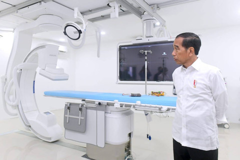 Perhatian Negara untuk Mantan Presiden yang Sakit, Mengapa ke Jokowi Beda?