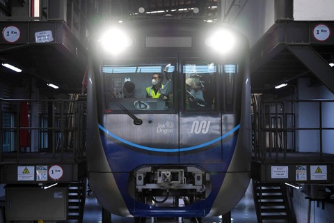 MRT Tutup Sementara Stasiun Istora Mandiri-Senayan Mastercard Imbas Demo