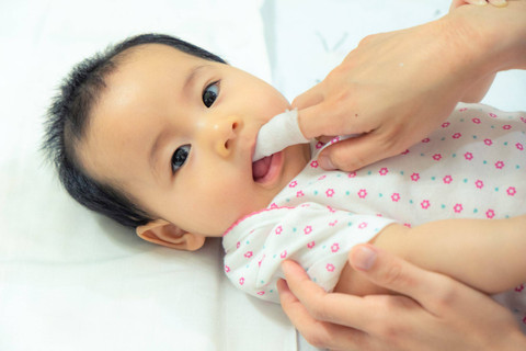 Gigi Bayi Belum Tumbuh di Usia 6 Bulan, Apakah Normal? Ini Kata Dokter Gigi Anak