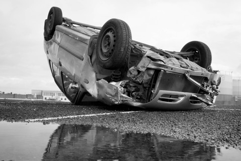 Mobil Terperosok ke Tepi Jalan Tol Japek, Lalu Lintas Arah Jakarta Macet