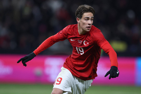 Real Madrid Kembali Bidik Kenan Yildiz, Persaingan Meluas ke Tiga Klub Besar