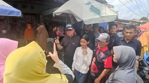 Cagub Sumsel Eddy Santana Blusukan ke Pasar 1 Ulu Palembang