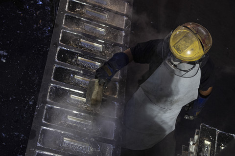 RI Sudah Ekspor 37.551 Ton Logam Timah per September 2025, 68 Persen dari Kuota