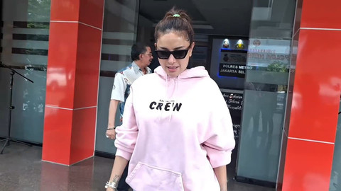 Nikita Mirzani Gagal Dihadirkan, Mediasi Kasus Wanprestasi Ditunda hingga 1 Juli