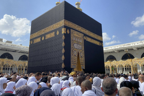 Tren Umrah Plus: Pelesir Suci di Era Pasar Bebas