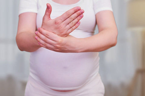 Mengenal Mommy Wrist, Nyeri Pergelangan yang Sering Dialami Ibu Baru