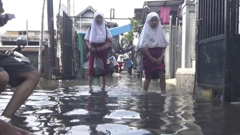 Banjir Rob Rendam Daerah Kalianak, Surabaya