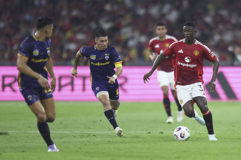 Dibobol Striker Myanmar, MU Keok dari ASEAN All Stars