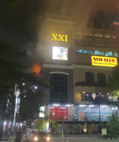 Kebakaran di Foodcourt Solo Grand Mall, Pengunjung Berhamburan Keluar