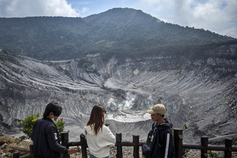 Warga Diimbau Waspadai Potensi Erupsi Freatik Gunung Tangkuban Parahu