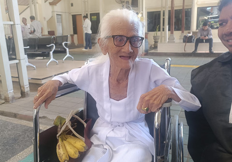 Sidang Tuntutan Ditunda: Nenek Wayan Reja Kecewa, Ingin Kasus Cepat Selesai
