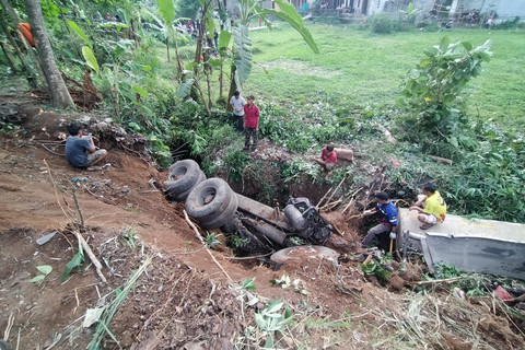 Alami Rem Blong, Truk Tangki di Cianjur Hantam 5 Kendaraan: 2 Tewas, 6 Luka-luka