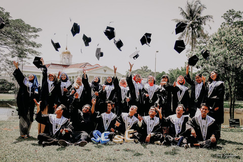 5 Lagu Perpisahan Terbaik Sepanjang Masa untuk Acara Pelepasan Siswa