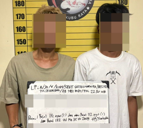 Polisi Ciduk Dua Pria yang Lagi Asyik Transaksi Sabu Depan Swalayan di Kubu Raya