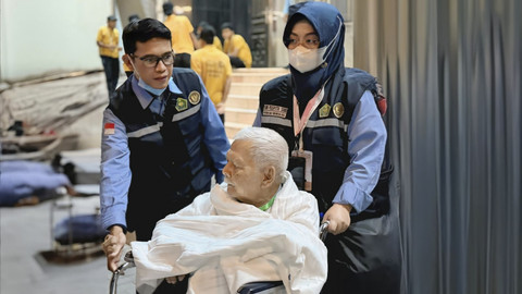 Kisah Yuni: Petugas Safari Wukuf yang Rawat Lansia saat Puncak Haji