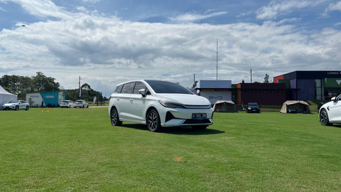 BYD Respons M6 PHEV Lakoni Uji Jalan di Indonesia