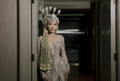 Unggah Foto saat Pakai Siger, Alyssa Daguise: Sundanese Bride With Pride