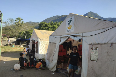 Kemensos Dirikan 8 Dapur Umum untuk 4.954 Korban Erupsi Gunung Lewotobi