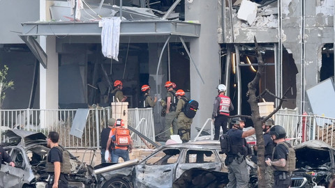 Foto: Banyak Bangunan di Israel Selatan Hancur Dihantam Rudal Iran