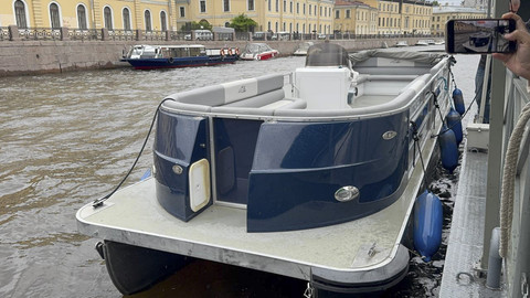 Menikmati Pesona St Petersburg Rusia dari Atas Perahu