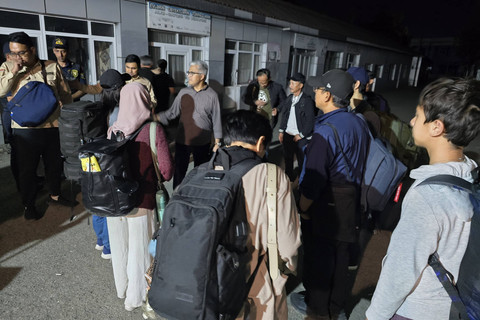 Foto: 97 WNI Dievakuasi Keluar dari Iran, Siap Diterbangkan ke Tanah Air