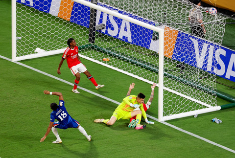 Foto: Sempat Terhenti karena Badai, Chelsea Gilas Benfica 4-1