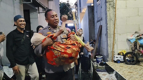 Kisah Polisi di Tuban Tolong Pasutri Telantar yang Membawa B