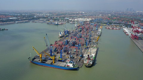 Pelindo Petikemas Serahkan Pengelolaan TPK Berlian ke Terminal Teluk Lamong