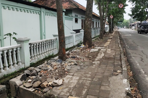 Problematika Bandung: Jalan Kaki Susah, Transportasi Umum Lama