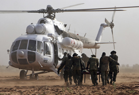 Helikopter Misi Perdamaian Uni Afrika Jatuh Lalu Terbakar di Somalia