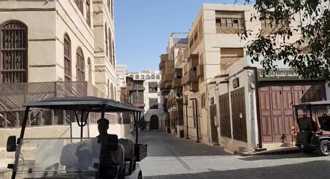 Menyusuri Al Balad: Jejak Sejarah yang Bertahan di Jantung Panas Jeddah