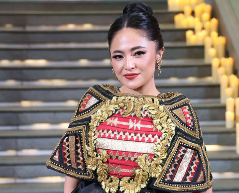 Marshanda Nyanyikan OST Film La Tahzan, Diproduseri Andi Rianto