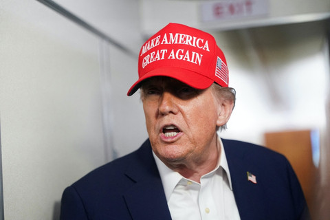 Gebrakan Ekonomi Trump: Pangkas Pajak hingga Pasang Tarif Impor Tinggi
