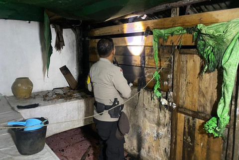 Orang Tak Dikenal Bakar Rumah Kosong di Sanggau