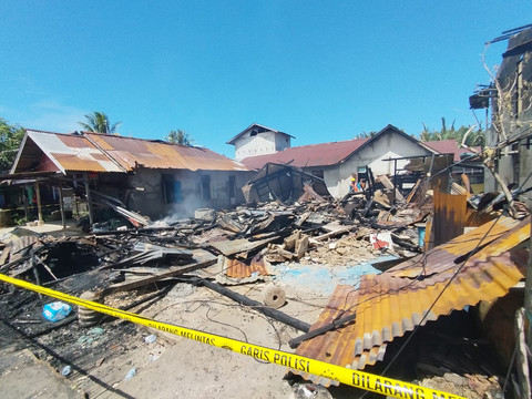 Kebakaran Hanguskan 3 Rumah Warga di Sungai Pinyuh, 1 Rumah Ludes Terbakar